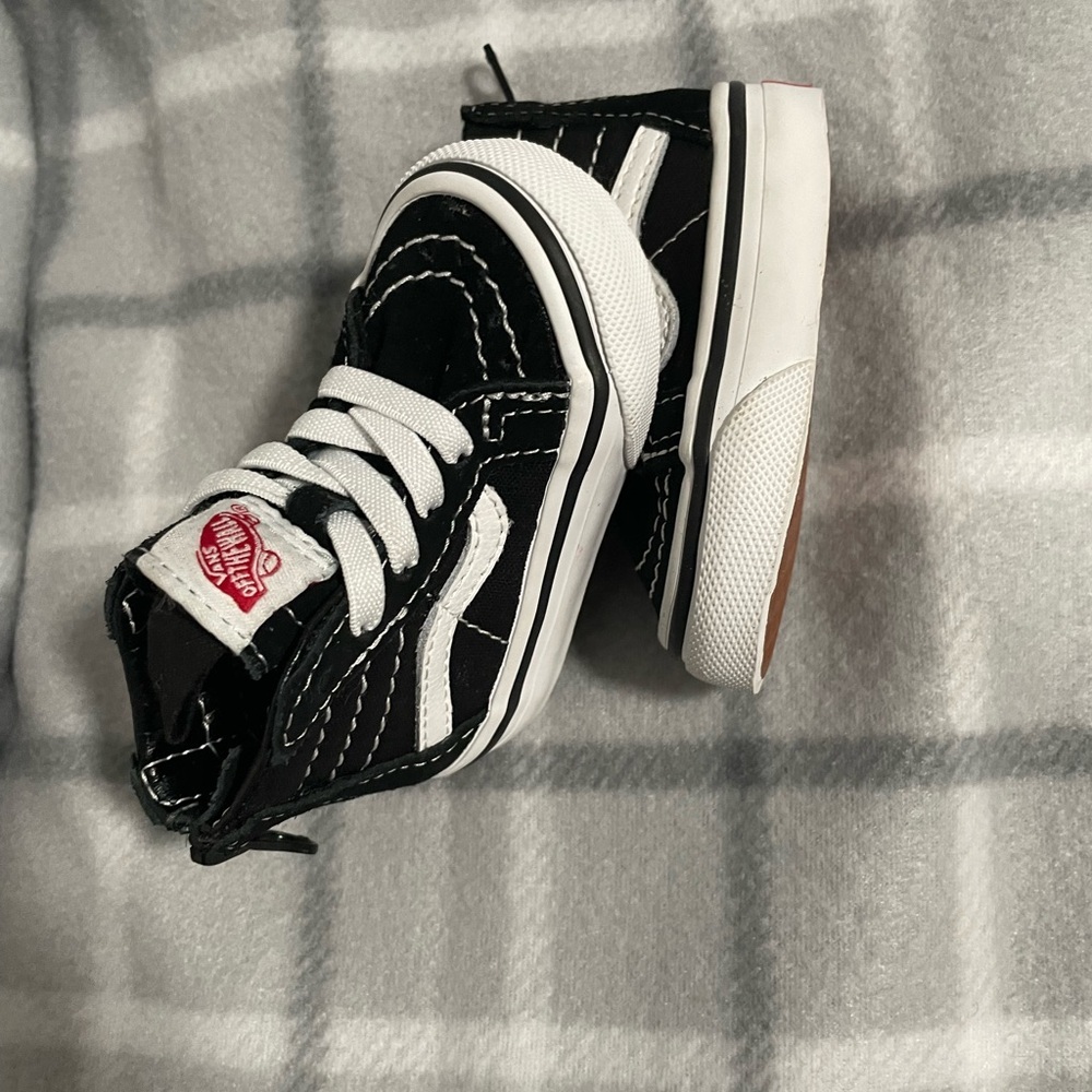 Vans - Picture 4 of 5